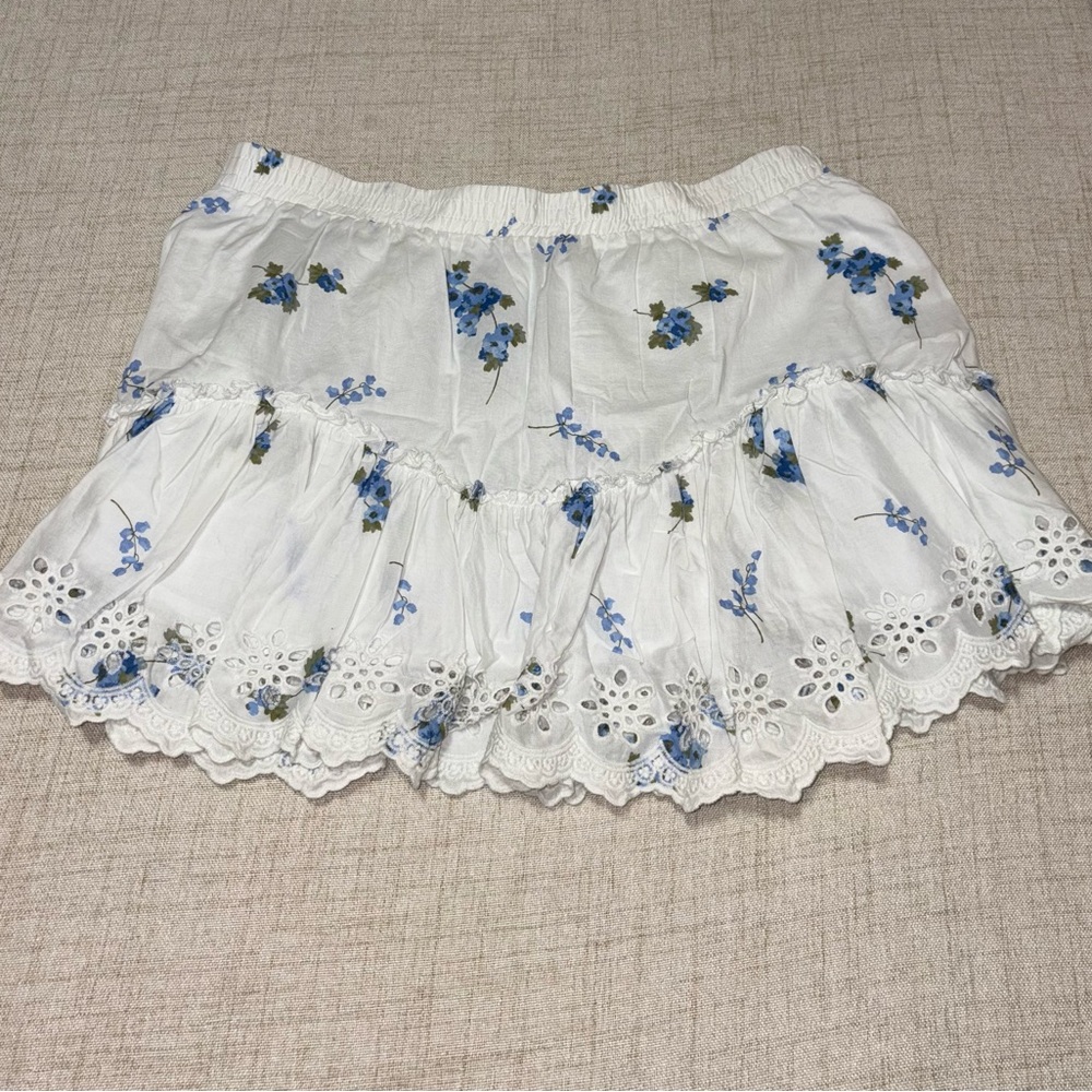 Aeropostale White and Blue Floral Mini Skirt Size L